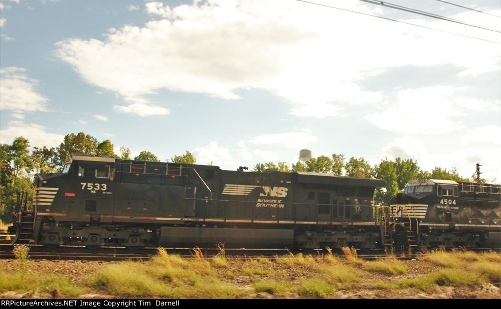 NS 7533 on an empty coal train